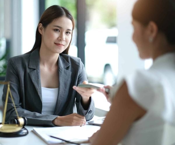 business-person-offer-of-black-money-in-exchange-for-a-permit-in-the-deal-.jpg